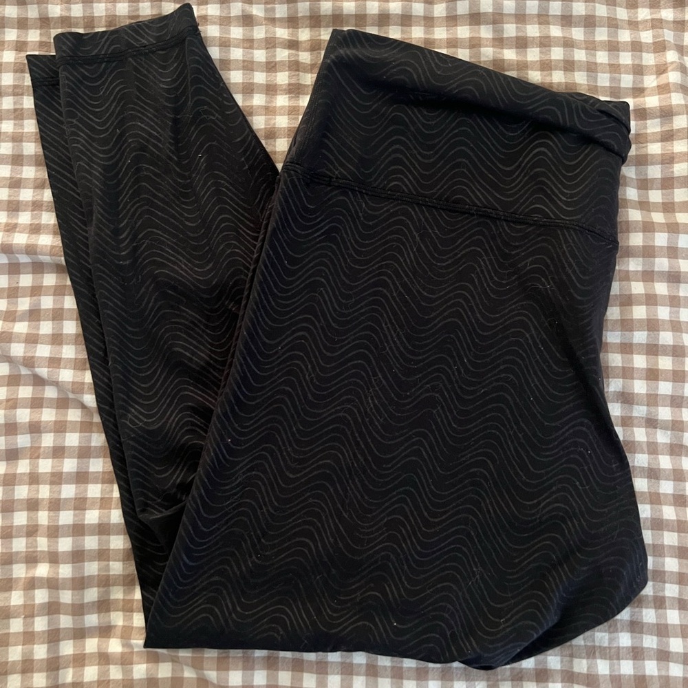 Lululemon Black with Wavy Design Leggings- Size 20 - Picture 2 of 3